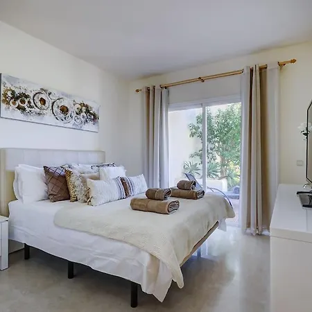 Exquisite 2 Bedroom Ground Floor In Benahavis Estepona