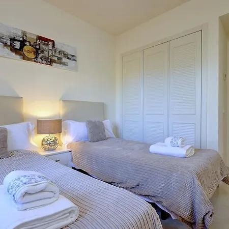 Exquisite 2 Bedroom Ground Floor In Benahavis Apartment